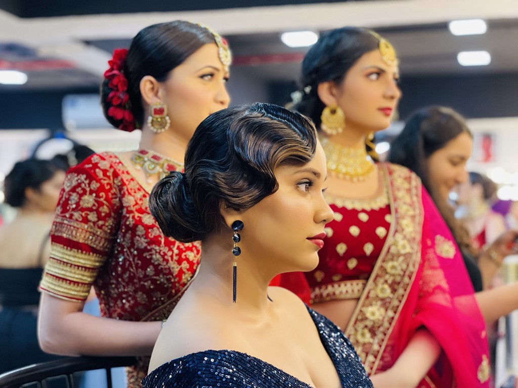 30 Best Modern Trendy Hairstyles For Saree | Femina.in